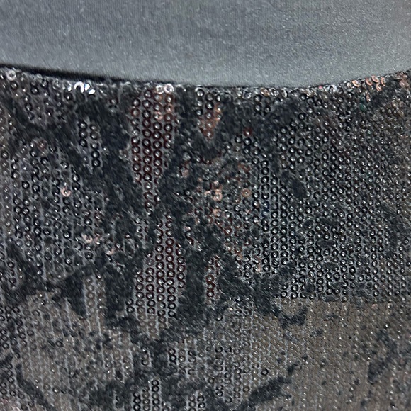 Guess Black Sequined Snakeskin Patterned Mini Skirt - Picture 2 of 8